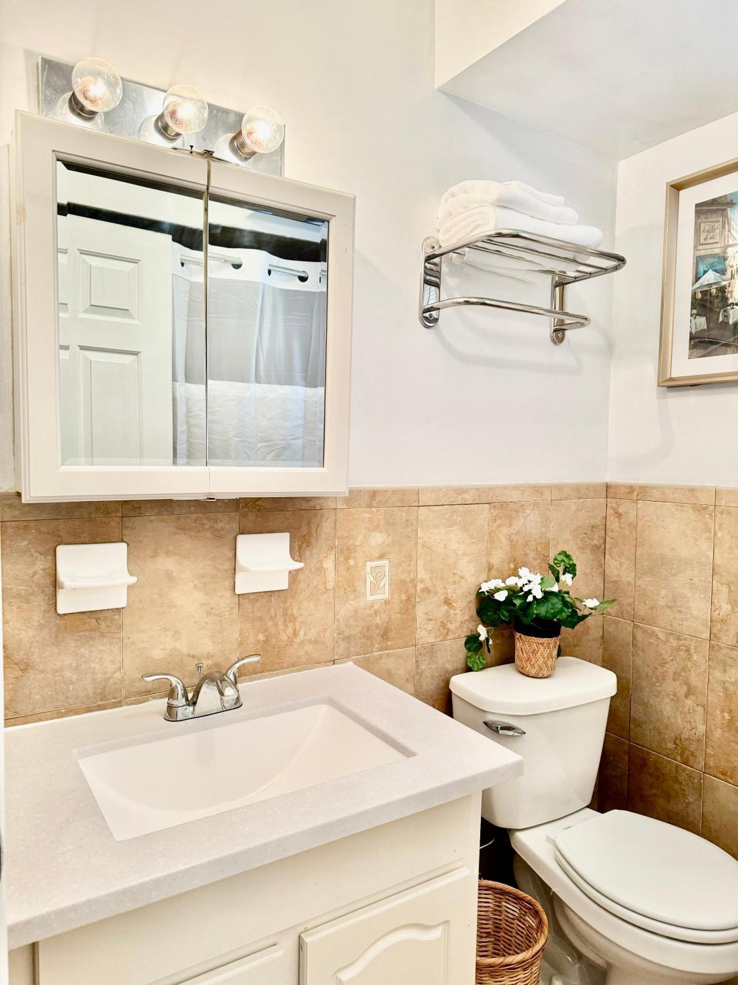 Stylish Evergreen Apartment By Newark Airport Exteriör bild