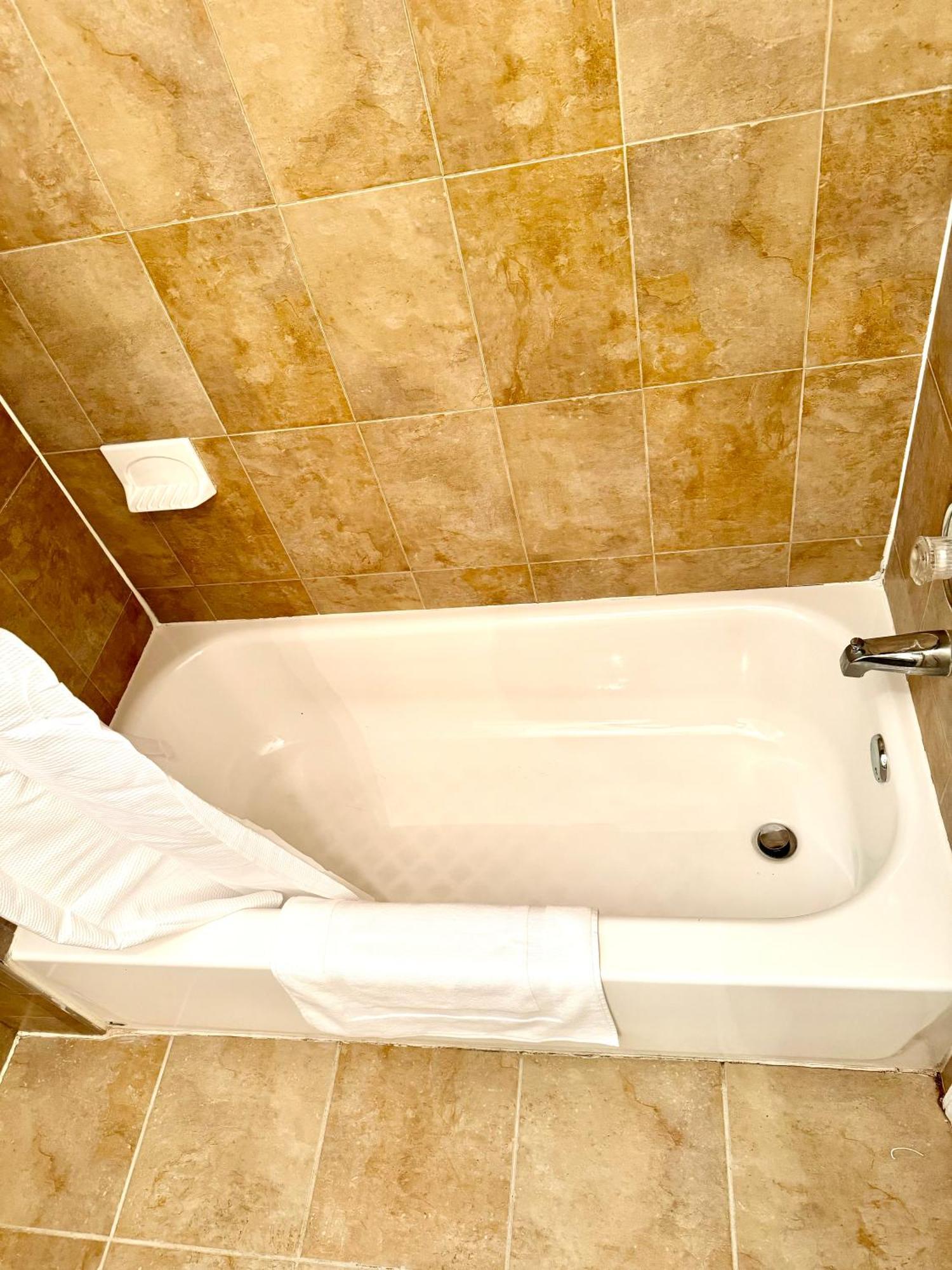 Stylish Evergreen Apartment By Newark Airport Exteriör bild